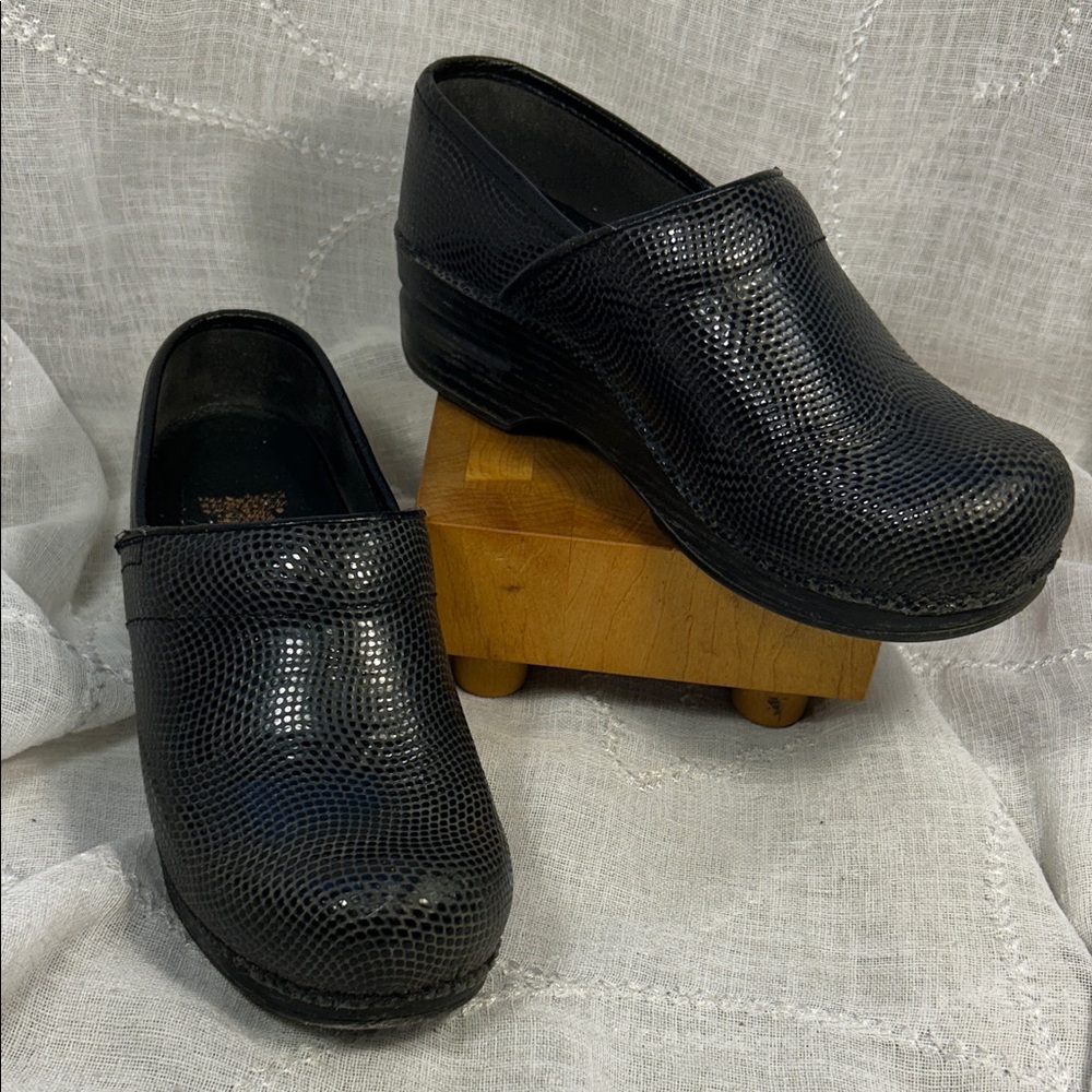 Dansko leather clogs preloved
